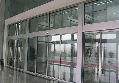 無框玻璃門 安裝指南、價格解析及其與塑膠零配件的關(guān)聯(lián)