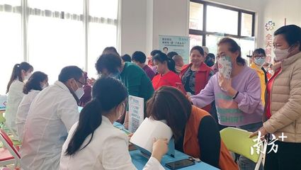 專家相伴，健康相隨——坡頭區社區成功舉辦大型愛心義診與營養健康咨詢活動